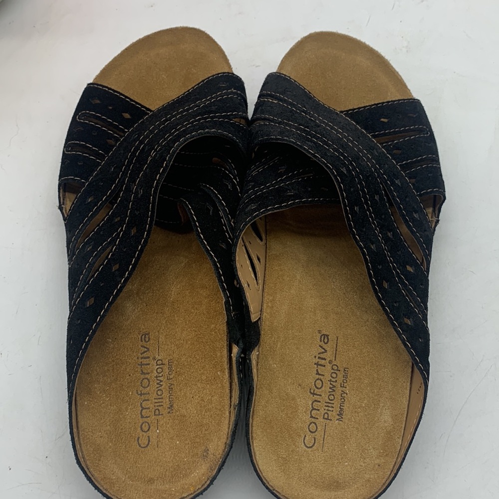 Comfortiva Black Suede slip on cut out sandals with memory foam footbed Size 9.5 - Picture 4 of 9